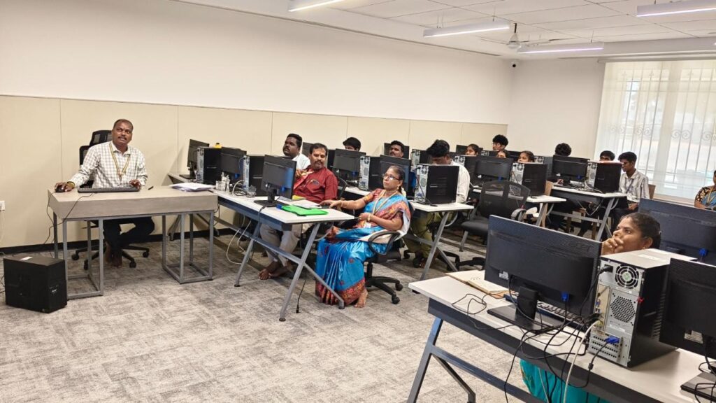 Faculties actively participating in the hands-on training session